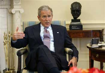 Foto Reuters: Bush in zijn Oval Office in het Witte Huis op 3 januari 2008